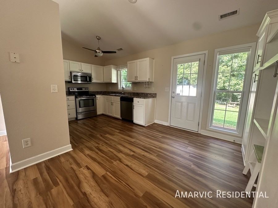 1290 Pyrtle Dr - Photo 7 of 20