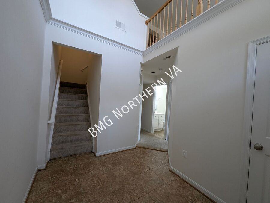 10207 Magnolia Grove Dr - Photo 3 of 15
