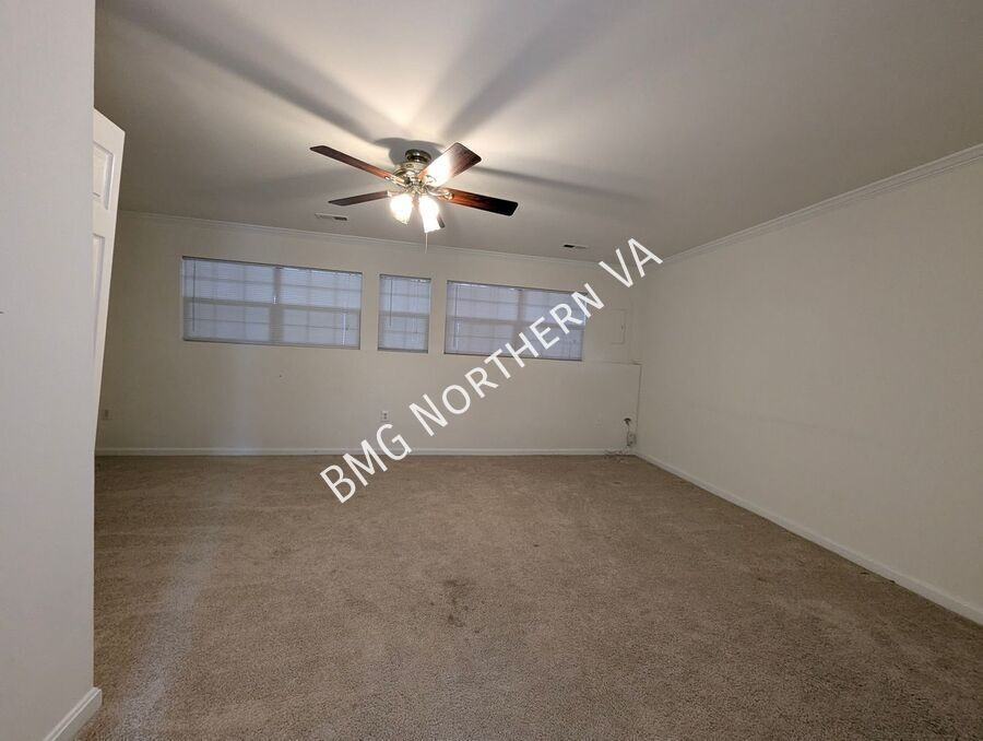 10207 Magnolia Grove Dr - Photo 5 of 15