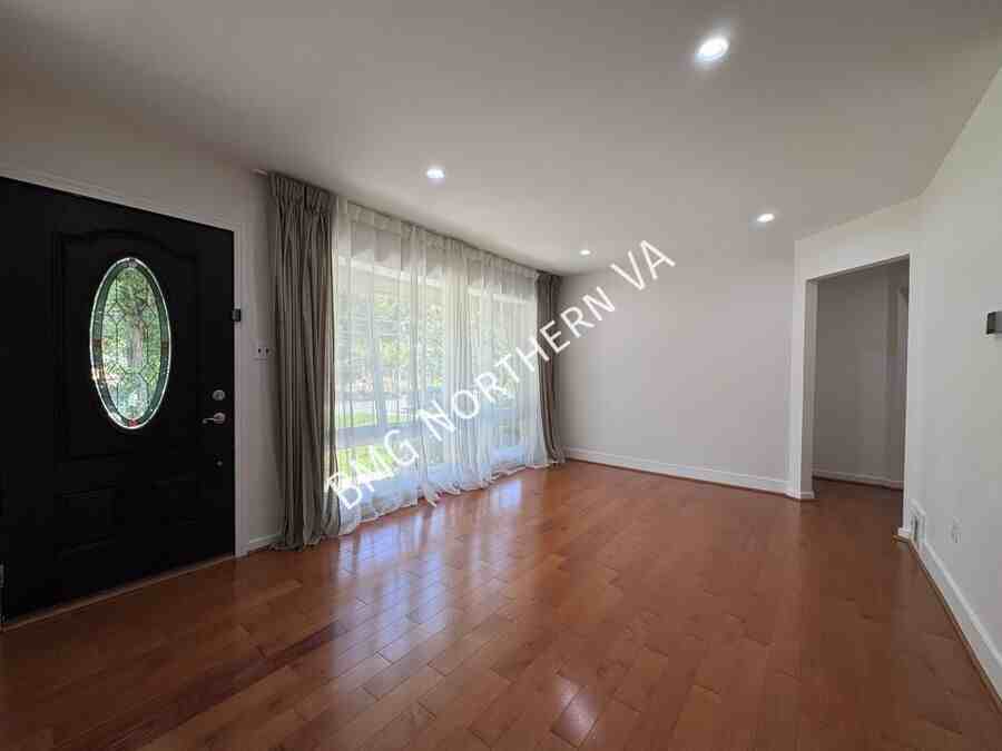 1909 Rollins Dr - Photo 3 of 50