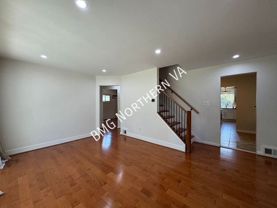 1909 Rollins Dr - Photo 4 of 50
