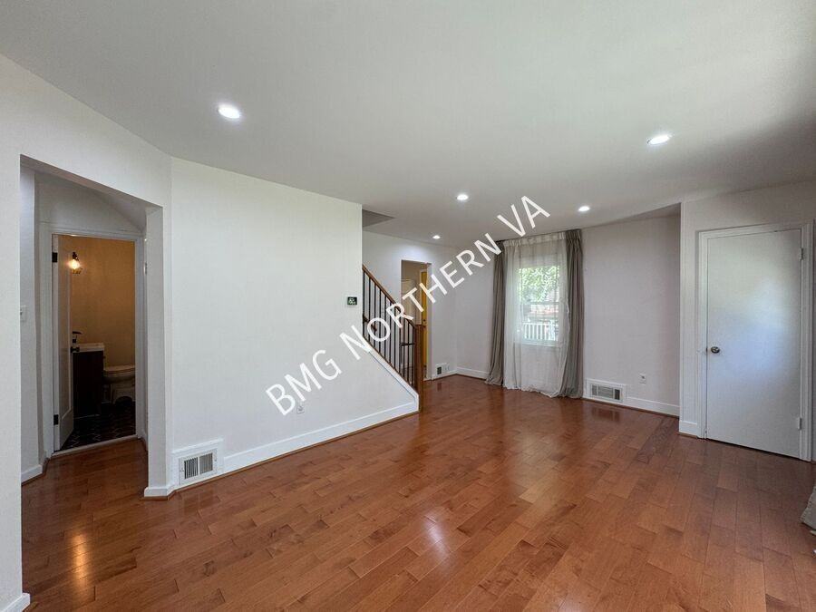 1909 Rollins Dr - Photo 5 of 50