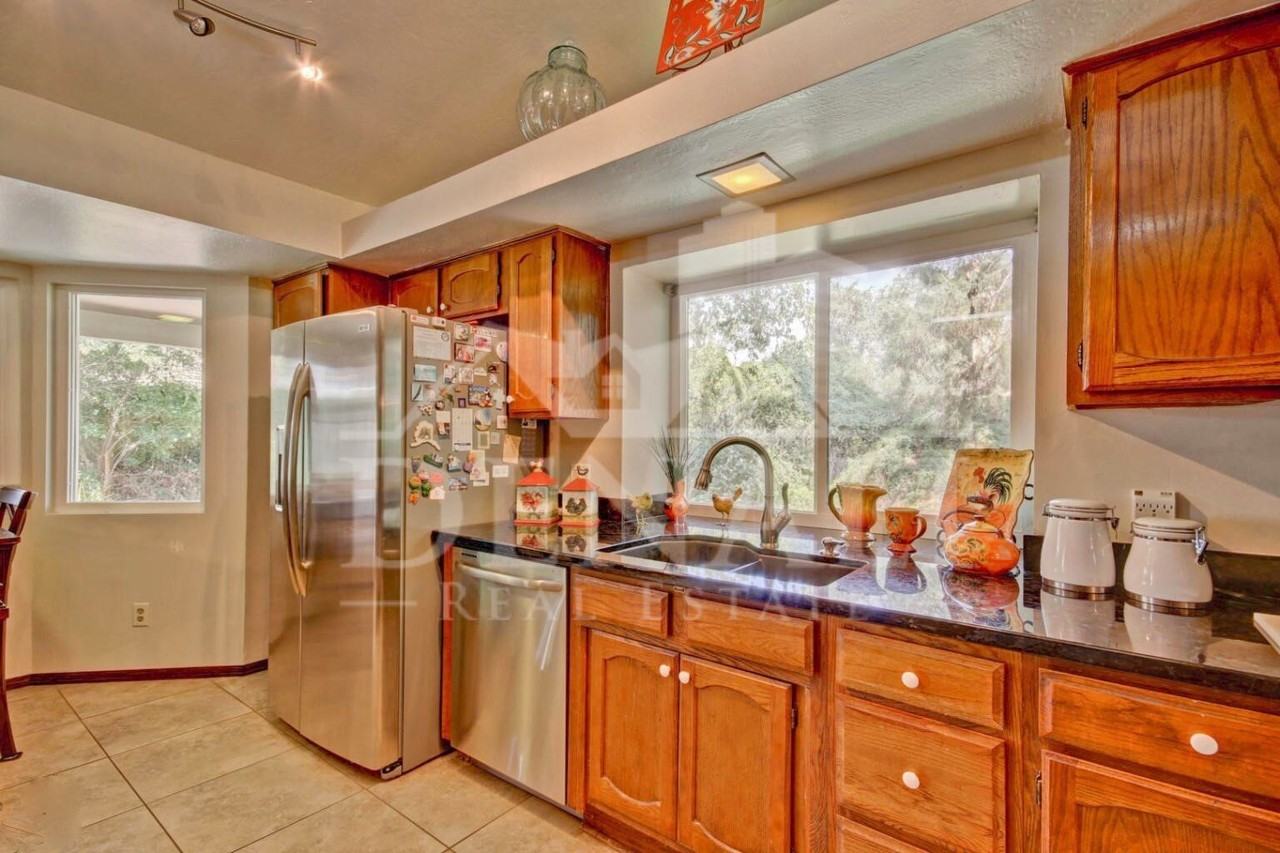 1132 E Linda Ln - Photo 5 of 16