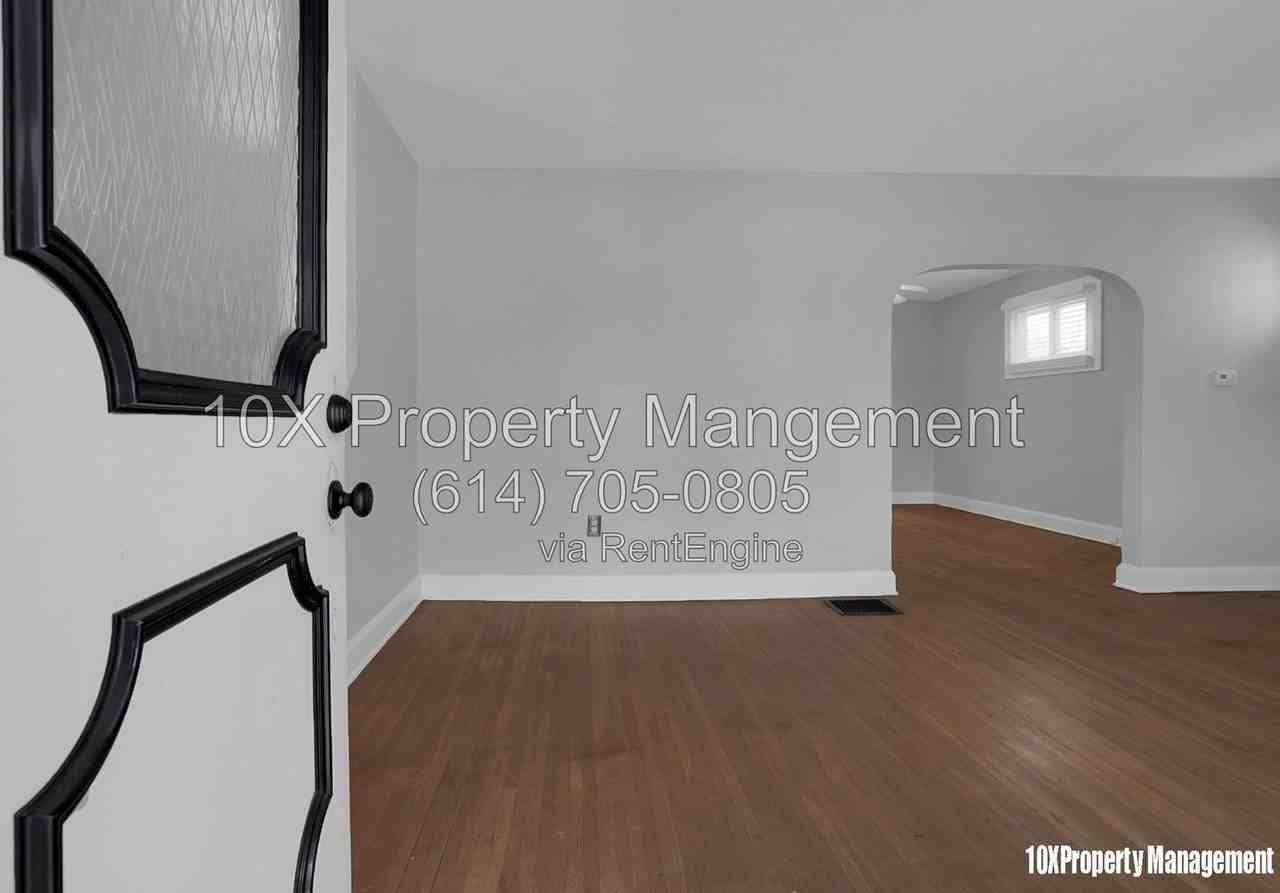 563 S Burgess Ave - Photo 4 of 30