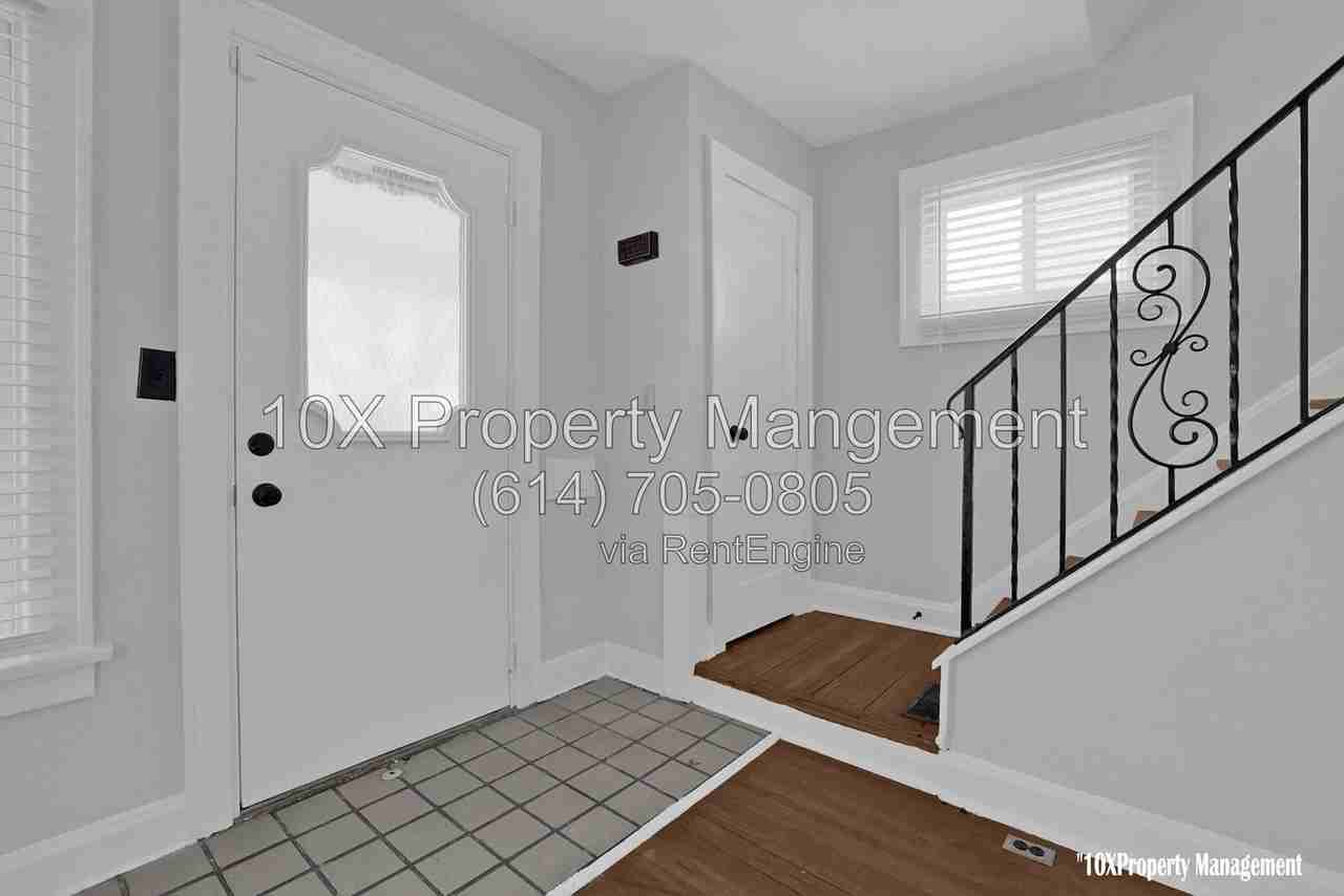 563 S Burgess Ave - Photo 5 of 30