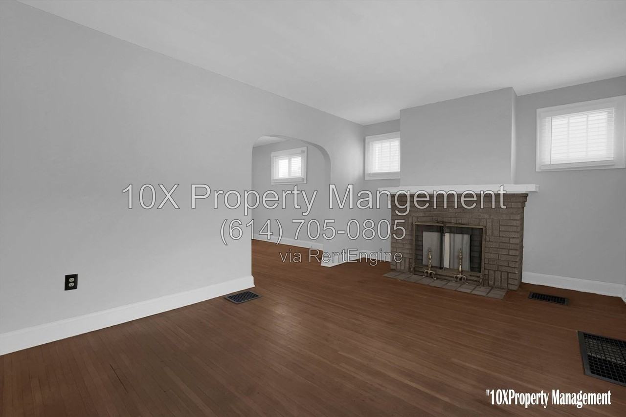 563 S Burgess Ave - Photo 6 of 30