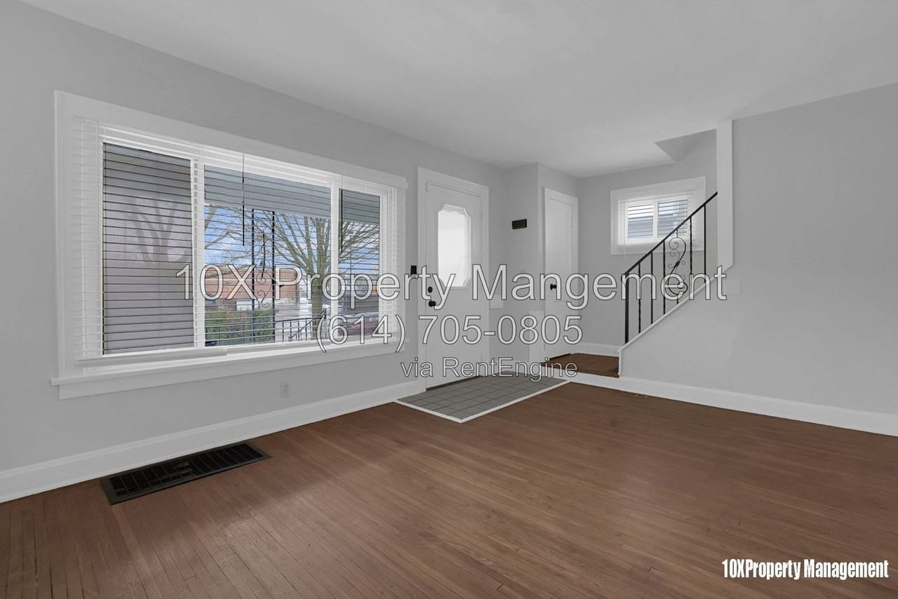 563 S Burgess Ave - Photo 7 of 30