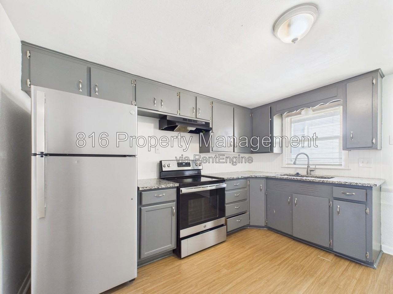 639 S Crysler Ave #A - Photo 3 of 12