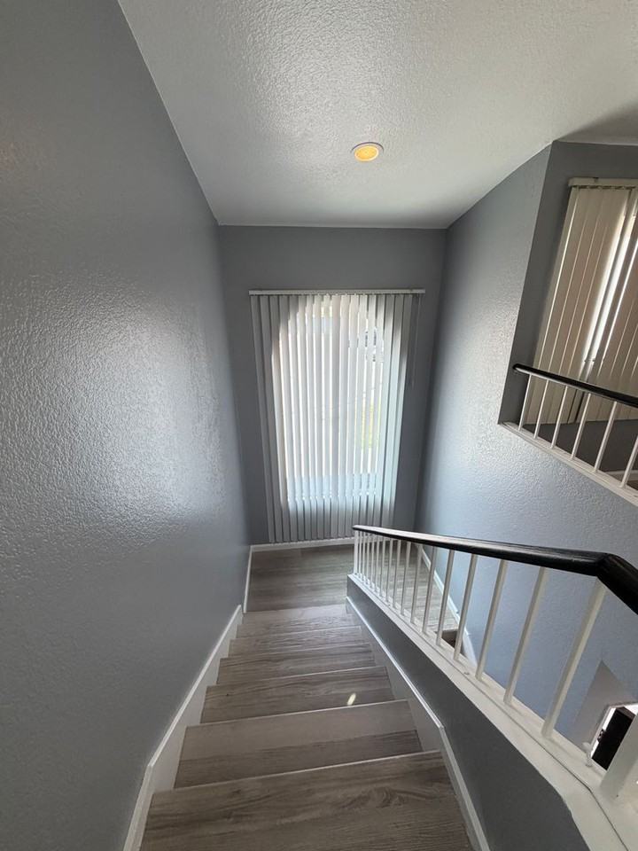 1595 Sycamore Ln - Photo 3 of 37