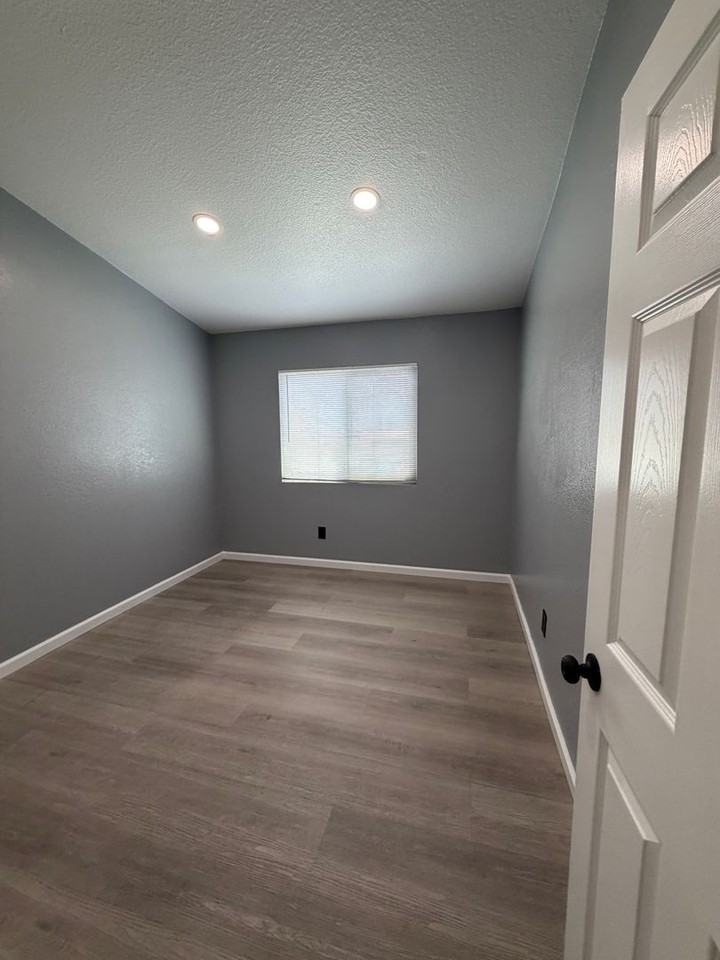 1595 Sycamore Ln - Photo 6 of 37