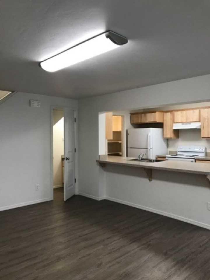 759 Meadows Dr #2 - Photo 2 of 9