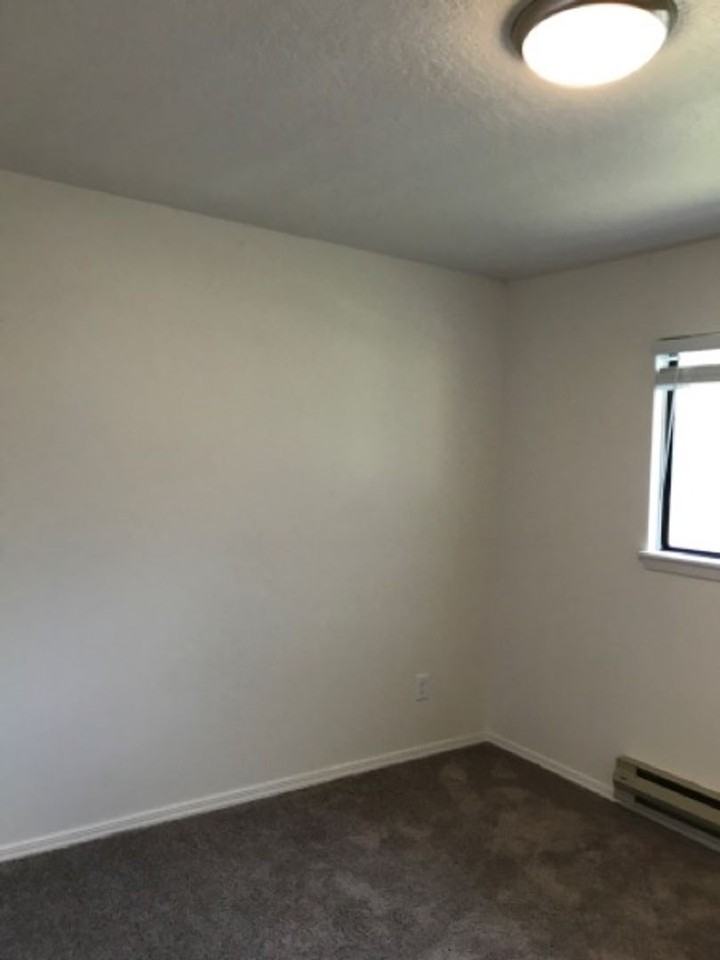 759 Meadows Dr #2 - Photo 7 of 9