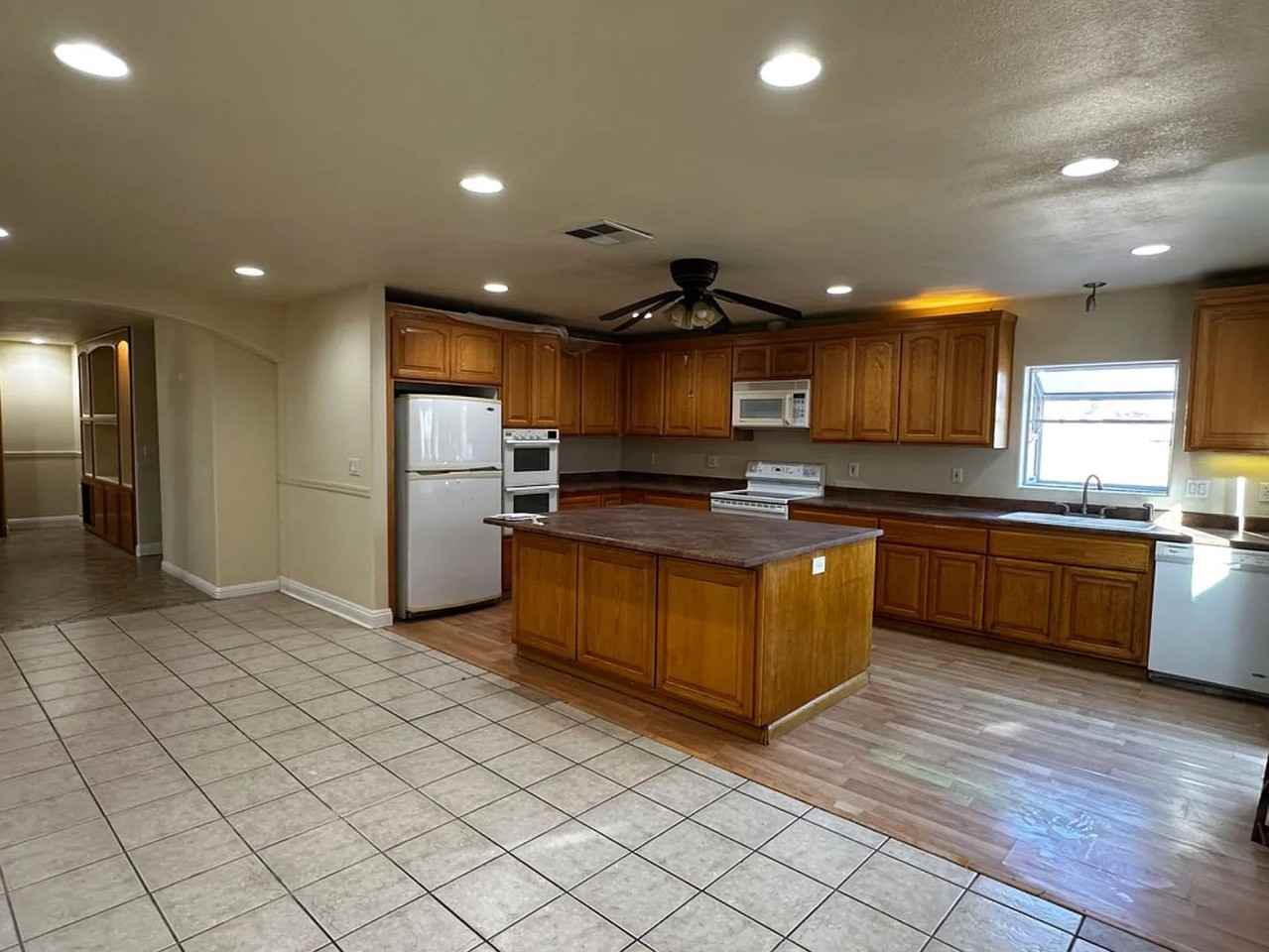 7860 Summerplace Dr - Photo 4 of 13