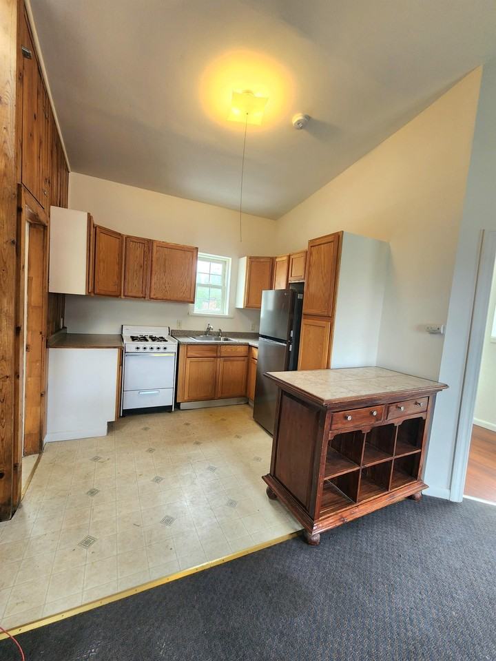 250 Lark St 3rd Fl #3rdFL