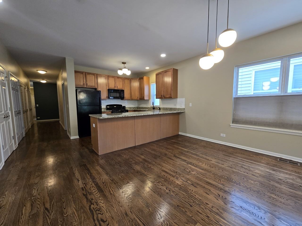 1844 North Lockwood Avenue - BUnit B #B - Photo 4 of 13