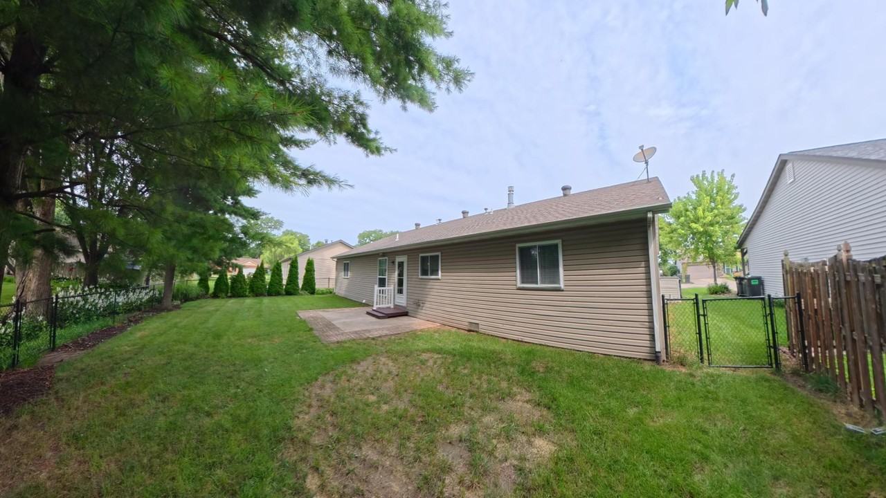 304 Erin Dr #1 - Photo 4 of 26