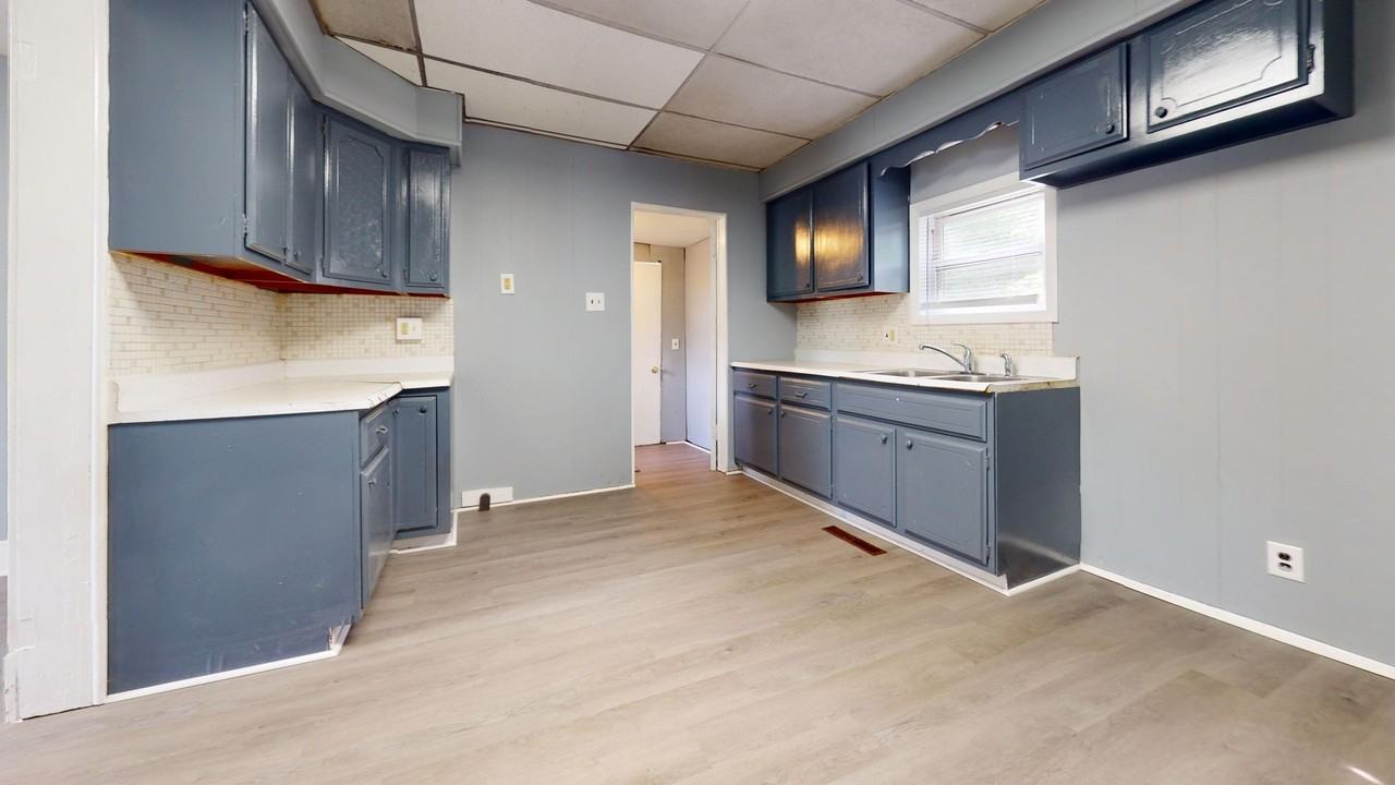 528 Johns Ave - Photo 6 of 15