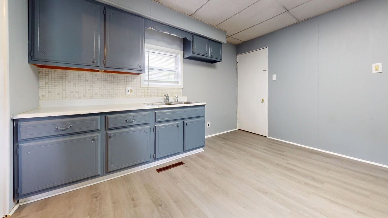 528 Johns Ave - Photo 7 of 15