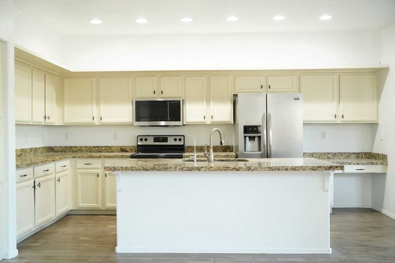 1231 N Firehouse Ct - Photo 2 of 45