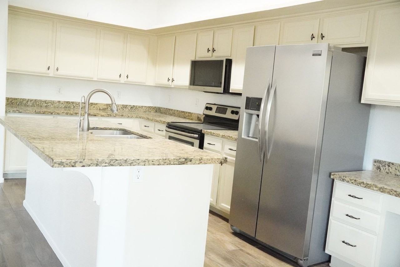 1231 N Firehouse Ct - Photo 3 of 45