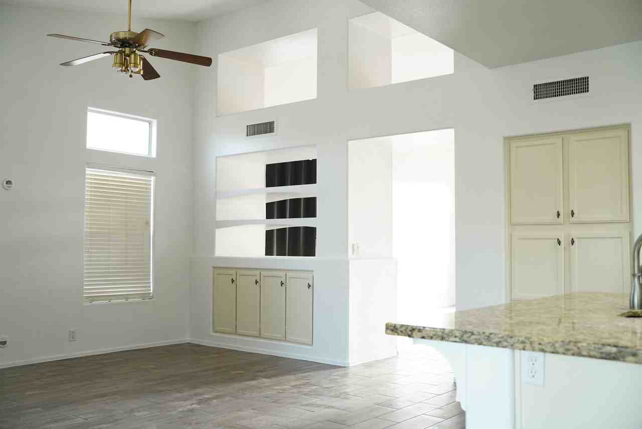 1231 N Firehouse Ct - Photo 7 of 45