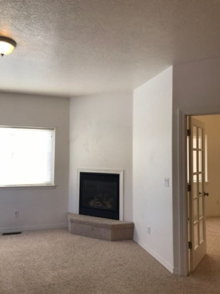 175 New Hampshire Way - Photo 2 of 12