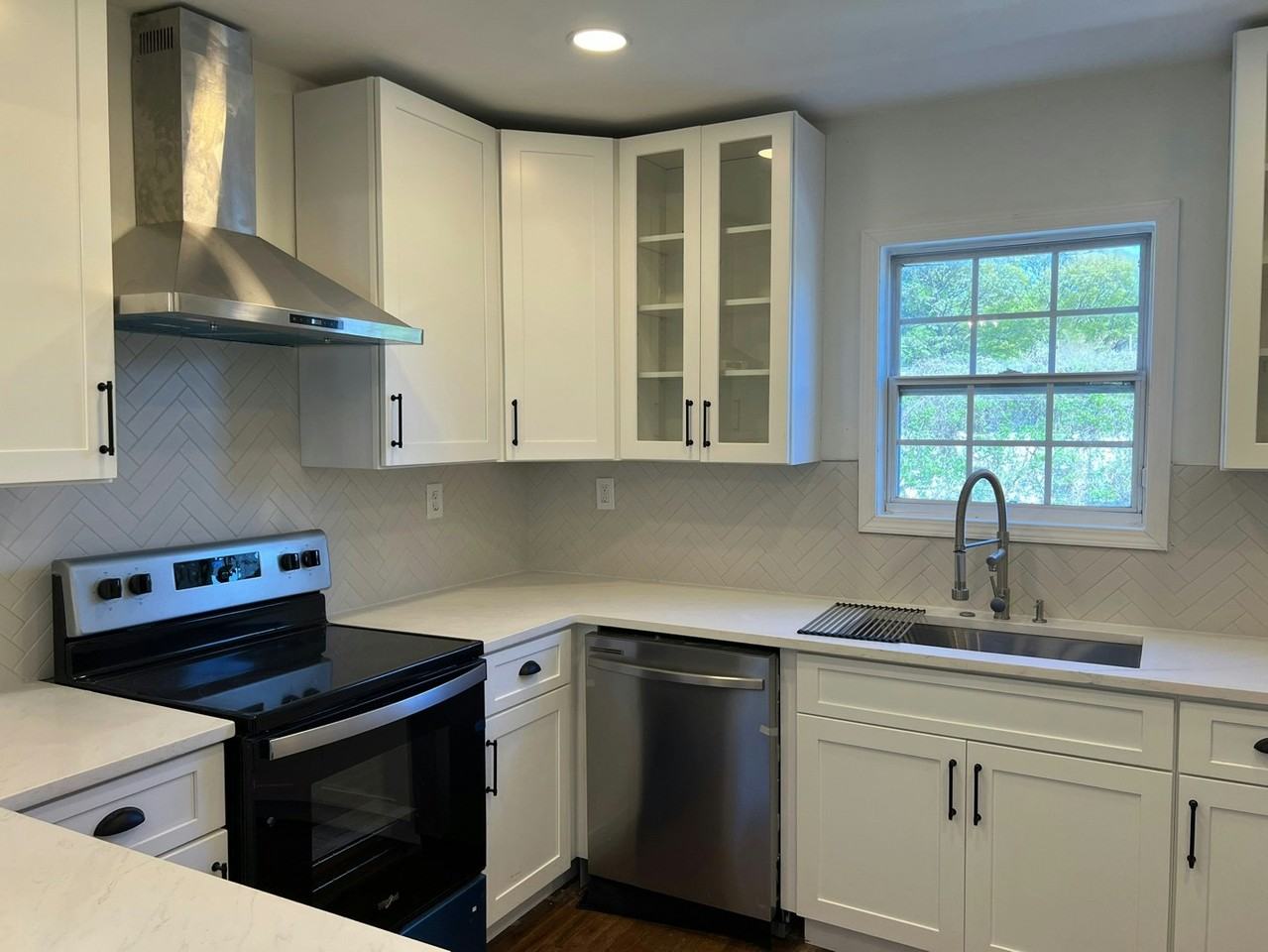188 Clay Street Southeast - Photo 7 of 34