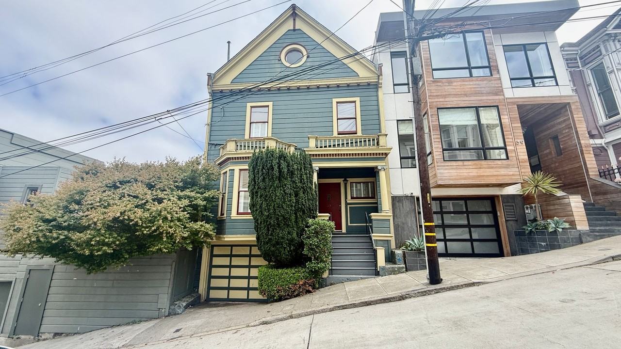 33 Lloyd St - Photo 2 of 50