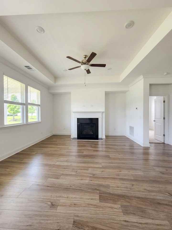 384 Yardley Lane - Photo 3 of 20