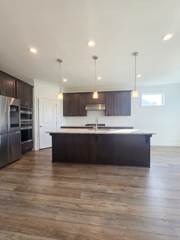 384 Yardley Lane - Photo 4 of 20