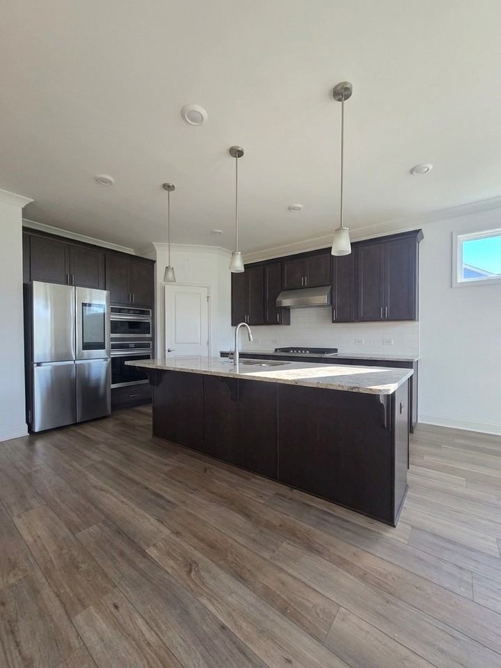 384 Yardley Lane - Photo 5 of 20