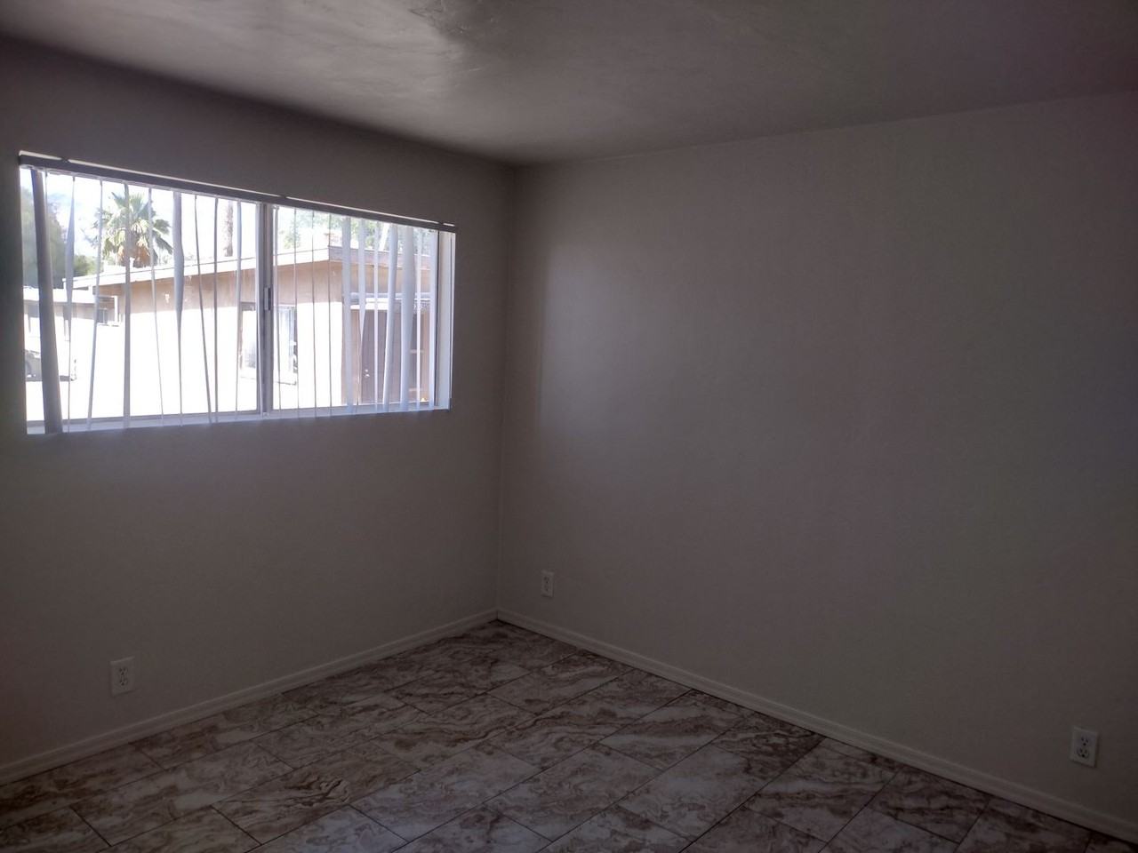 3327 E Flower St - Photo 5 of 17