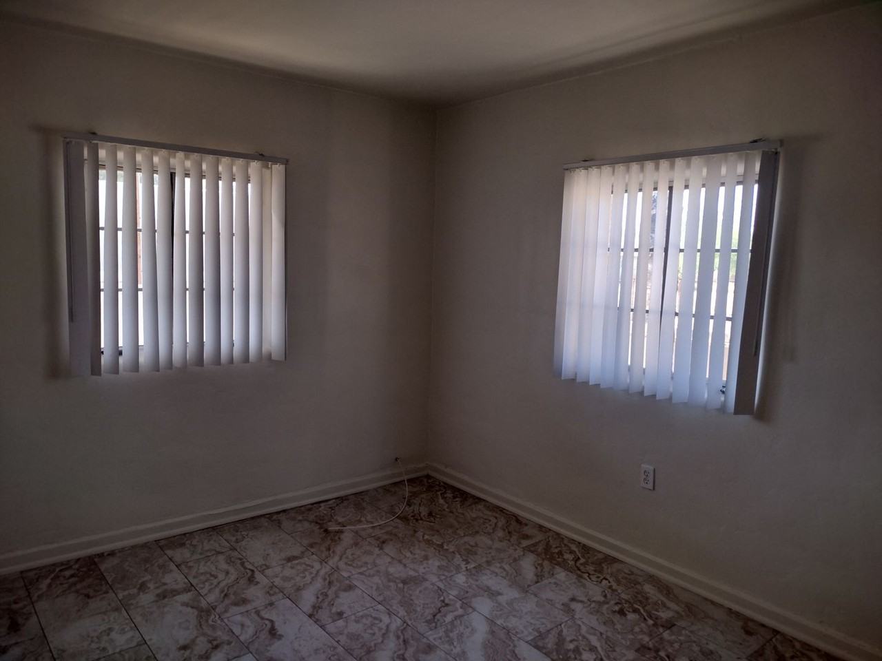 3327 E Flower St - Photo 7 of 17