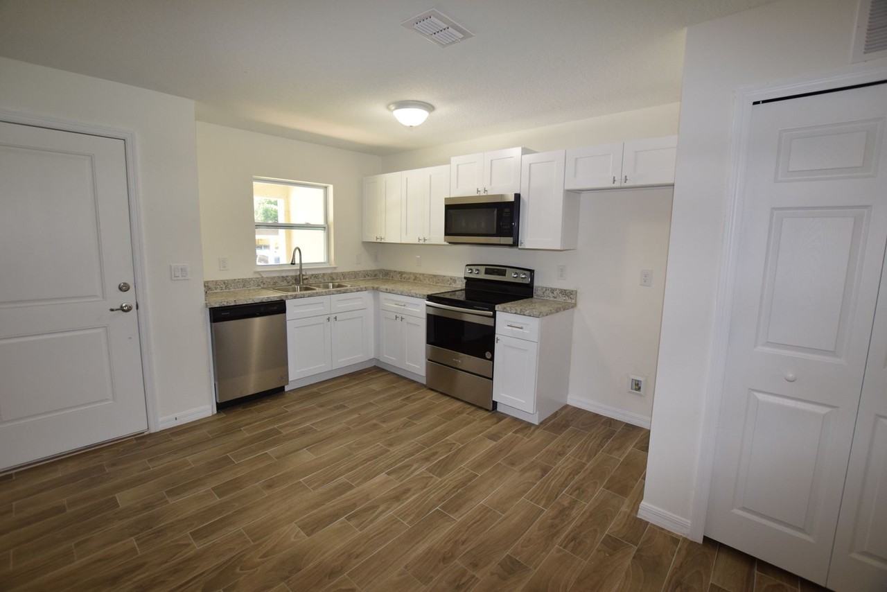2318 W Cannon Ter Nw #B - Photo 3 of 20
