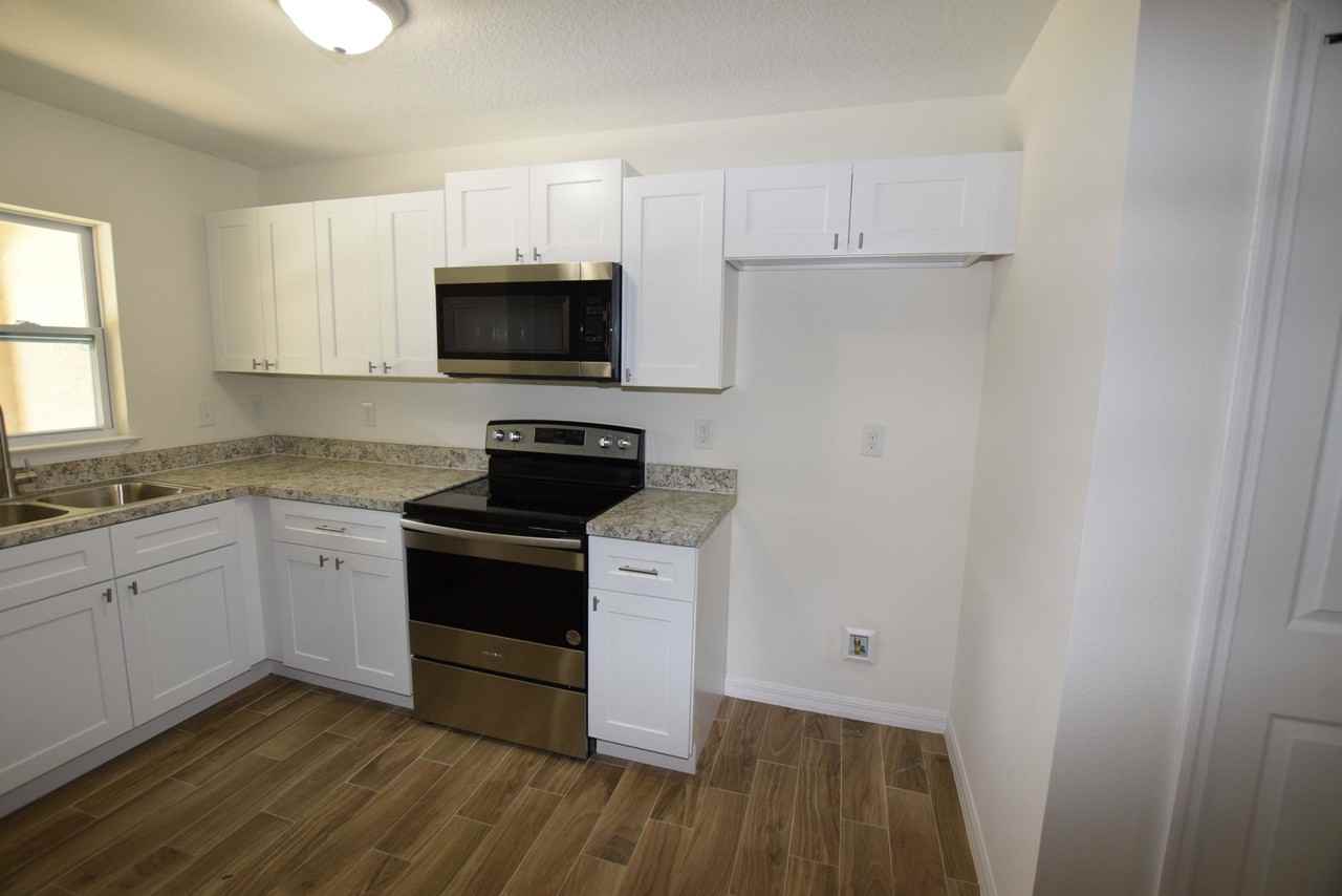 2318 W Cannon Ter Nw #B - Photo 4 of 20