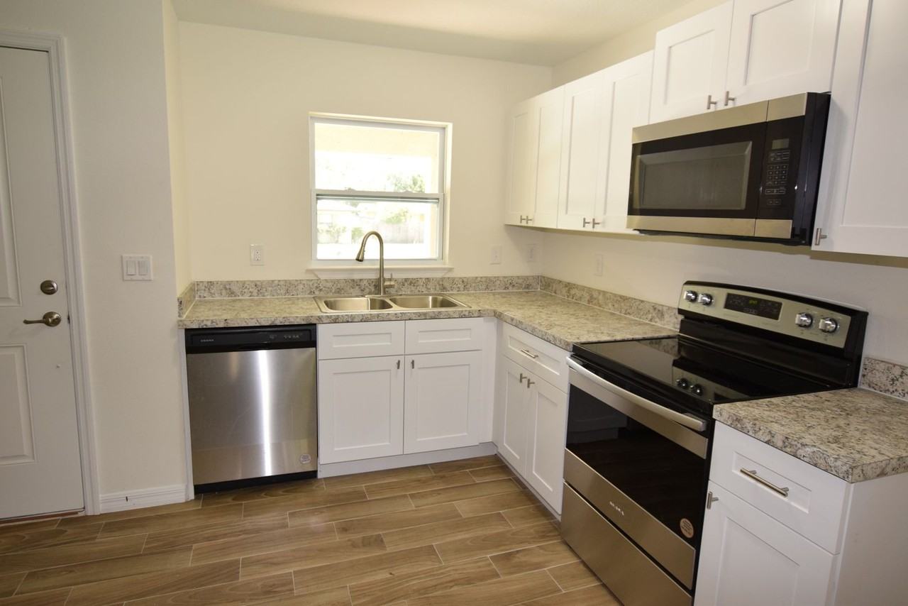 2318 W Cannon Ter Nw #B - Photo 5 of 20