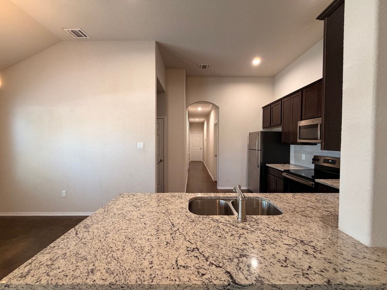 1127 Renee Way - Photo 5 of 21