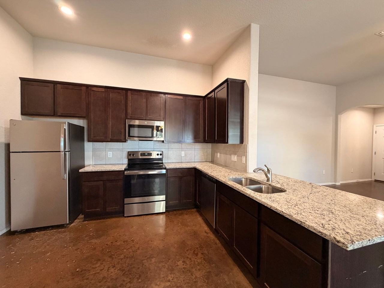 1127 Renee Way - Photo 6 of 21