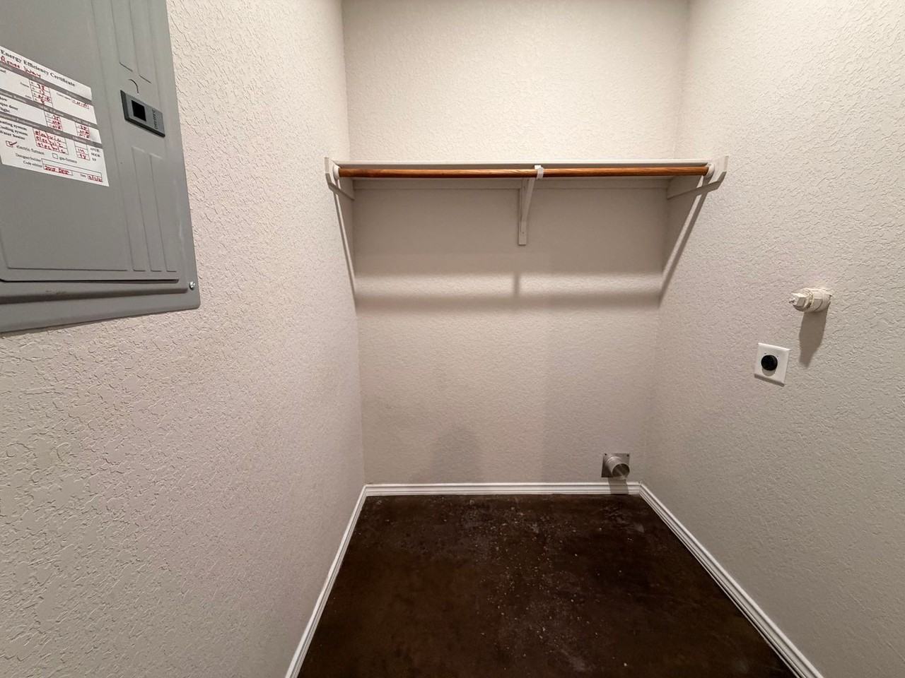 1127 Renee Way - Photo 7 of 21