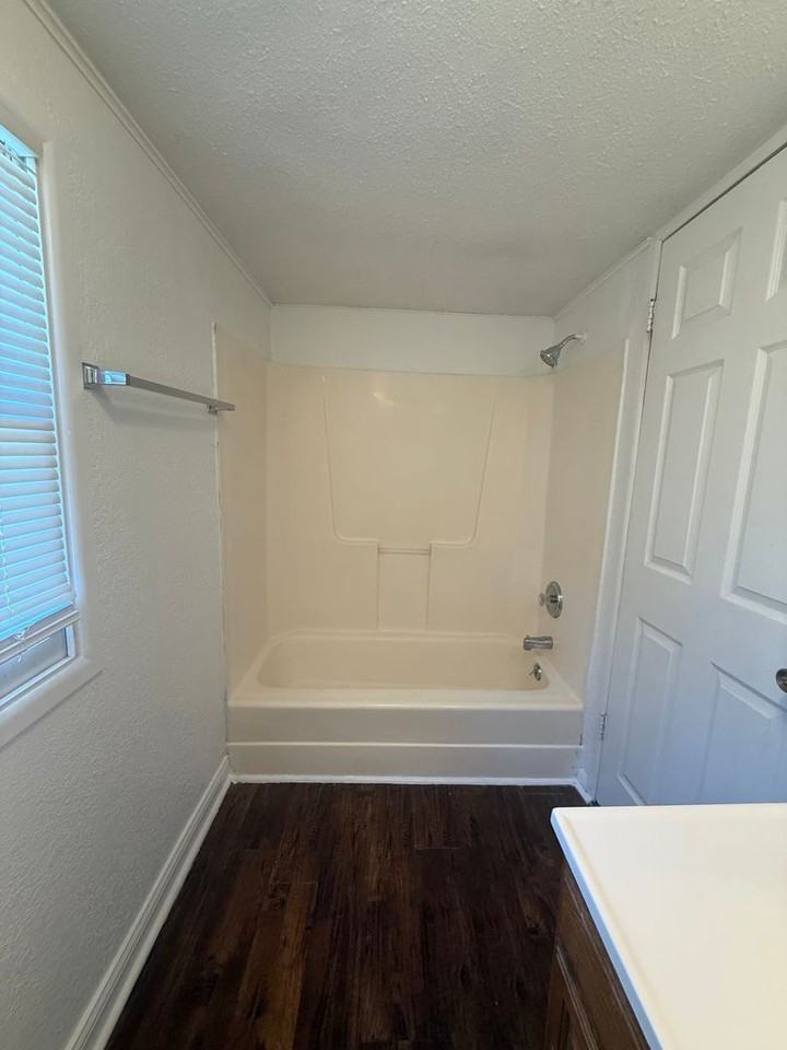 2541 W State St - Photo 6 of 9