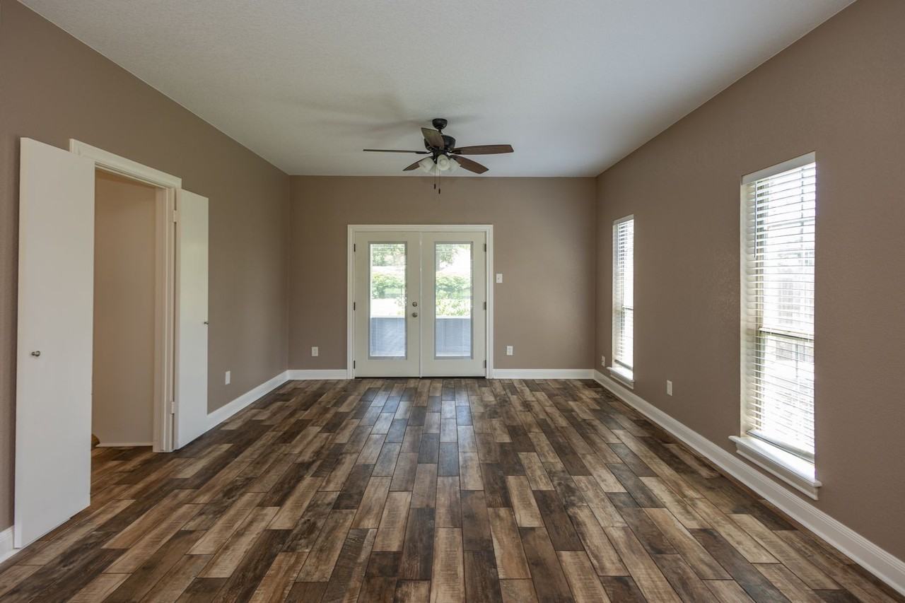 4610 Ford St - Photo 3 of 19