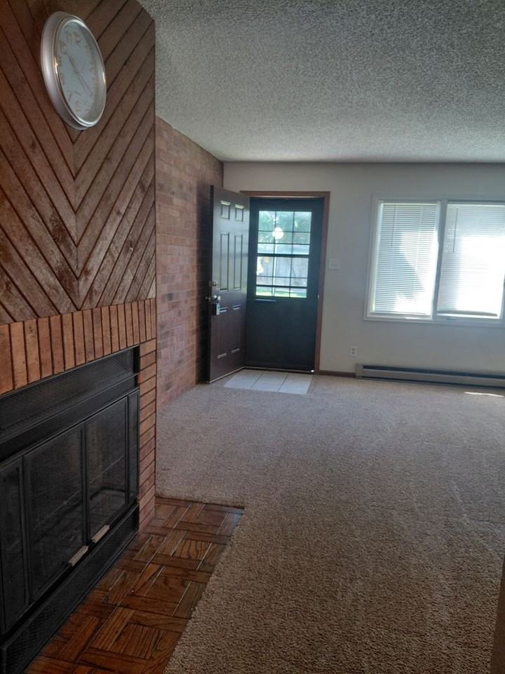 2111 Chatalet Ln #B - Photo 5 of 20