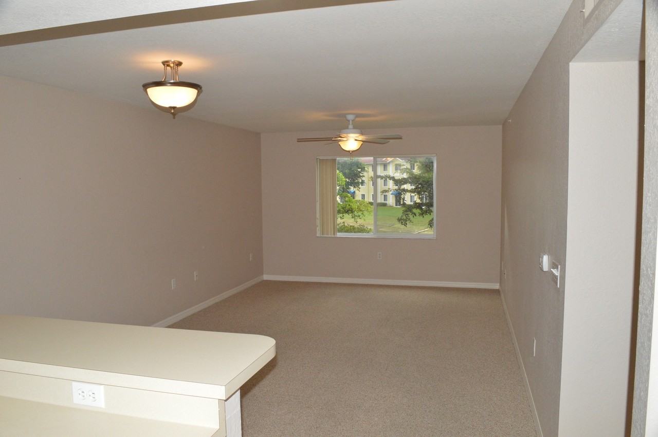 8214 Key Royal Cir #125 - Photo 3 of 26