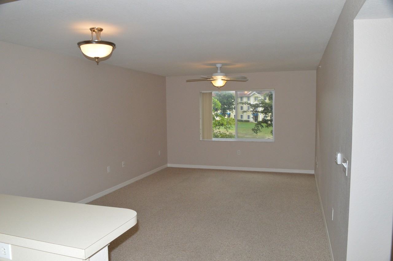 8214 Key Royal Cir #125 - Photo 4 of 26