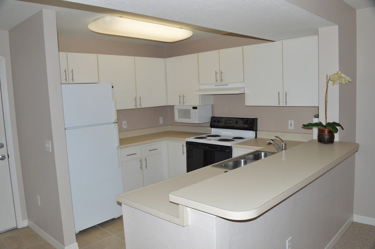 8214 Key Royal Cir #125 - Photo 5 of 26