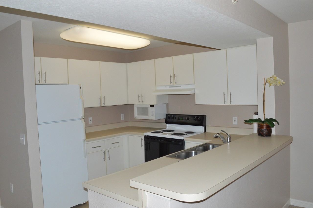 8214 Key Royal Cir #125 - Photo 6 of 26