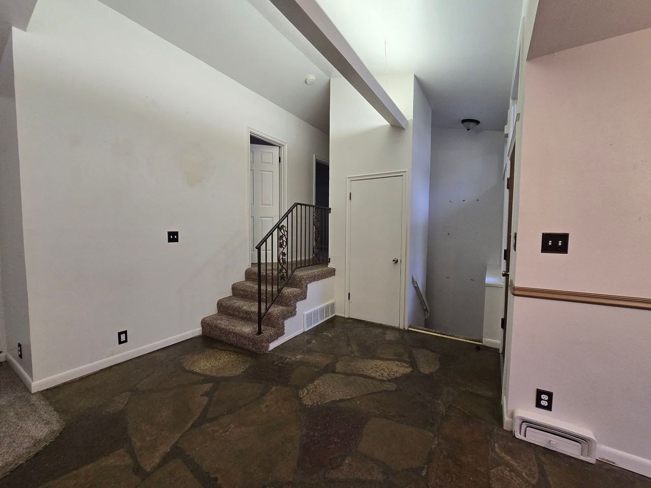 3232 Poly Dr - Photo 2 of 27