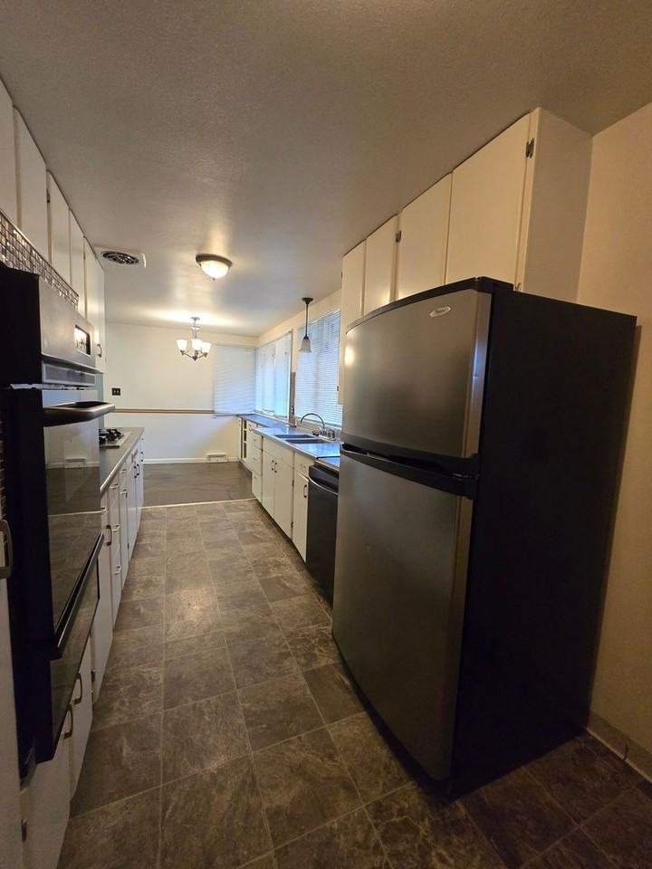 3232 Poly Dr - Photo 6 of 27