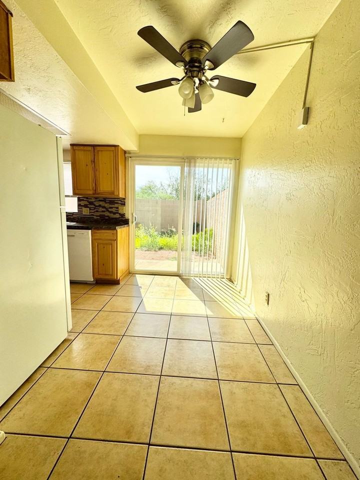 545 S 3rd St - Photo 6 of 19