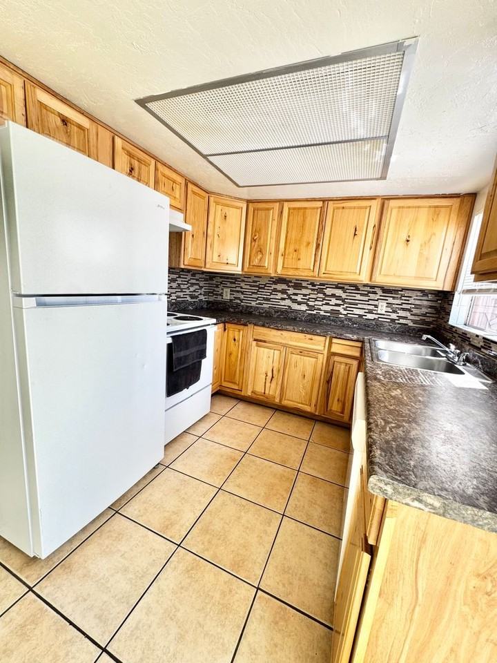 545 S 3rd St - Photo 7 of 19